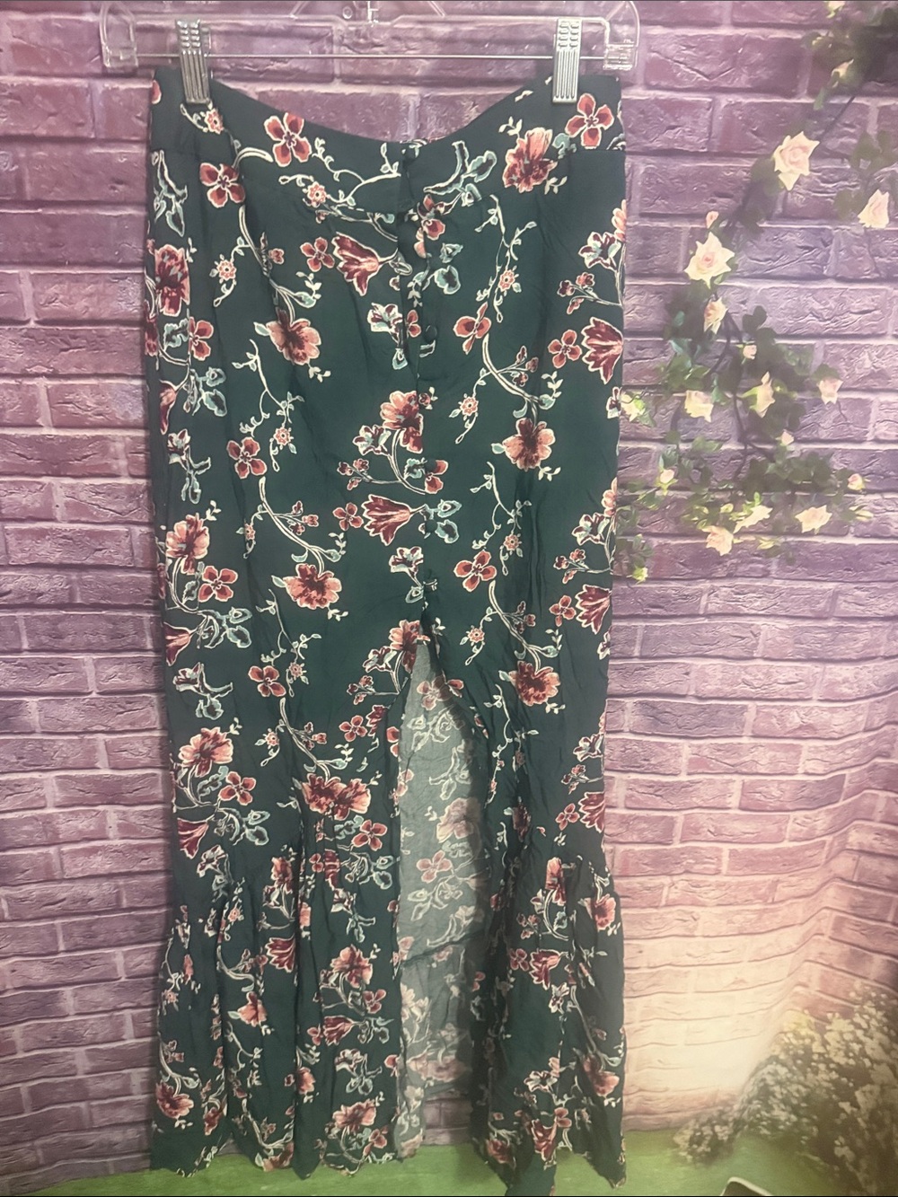 Forever 21 Dark Green Floral Maxi Skirt with Pink Blooms fishtail with fault M